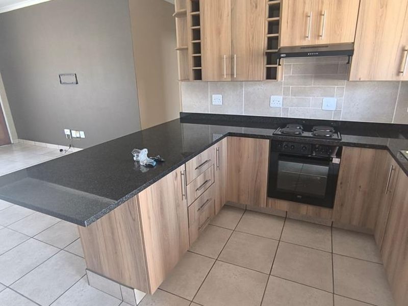 MODERN TOWNHOUSE IN RIVERSDALE, MEYERTON,MIDVAAL - Photo 6