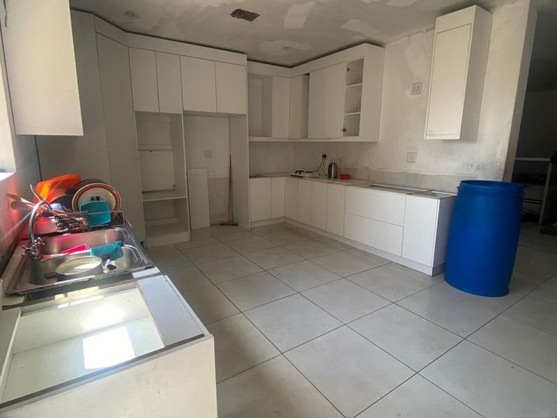 6 bedroom home for sale - Photo 7