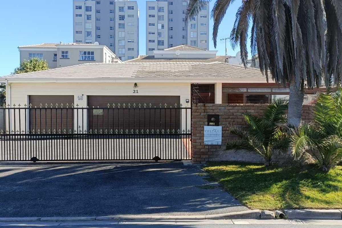 Spacious Home with pool and entertainment area. - Photo 2