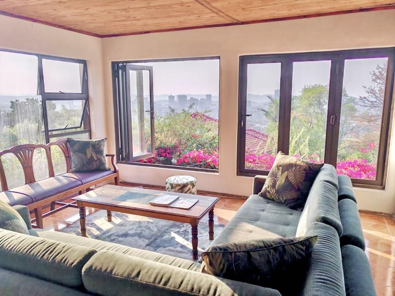 Modern 1-Bedroom Fully Furnished Apartment with Stunning Pretoria Views - Photo 2