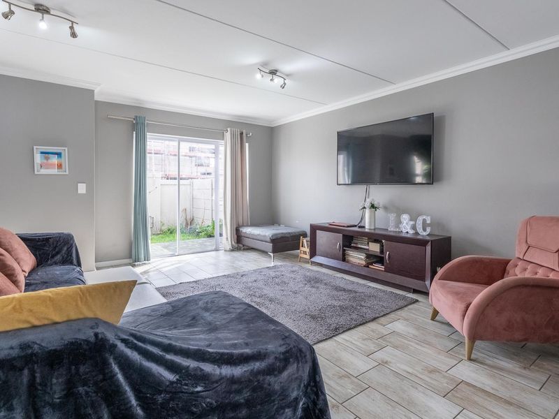 2 Bedroom Townhouse For Sale In Saint Square - Photo 3