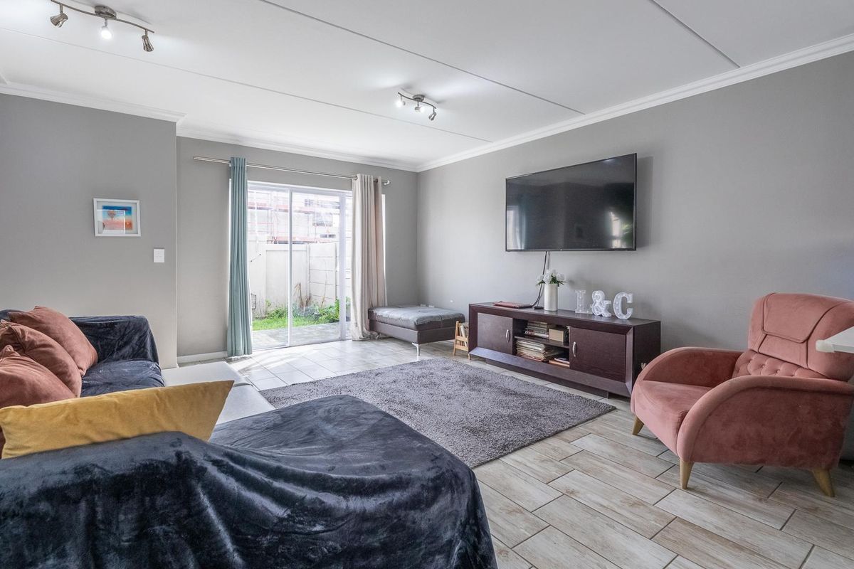 2 Bedroom Townhouse For Sale In Saint Square - Photo 3