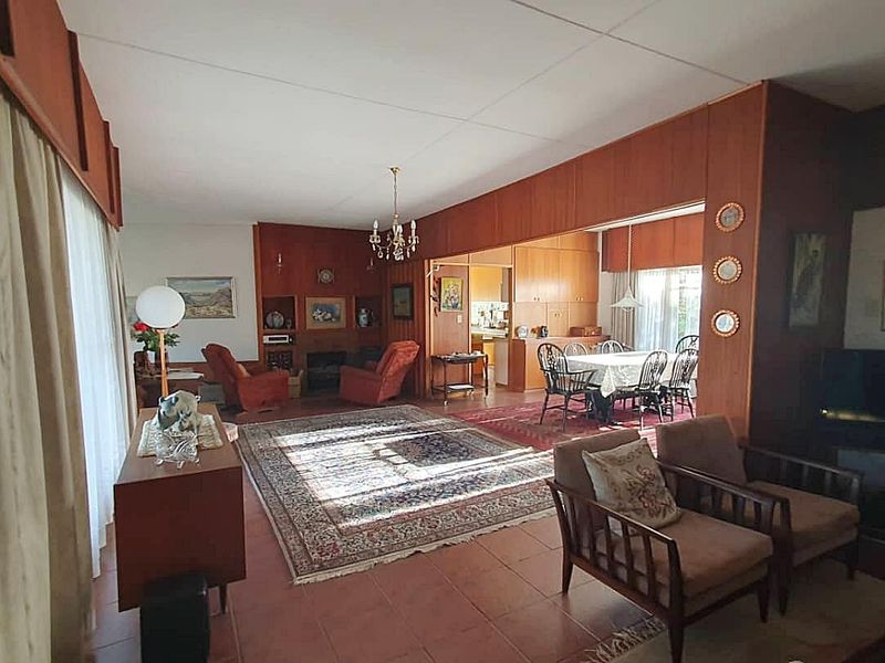 A refined family home for Sale – Klein Windhoek - Photo 3