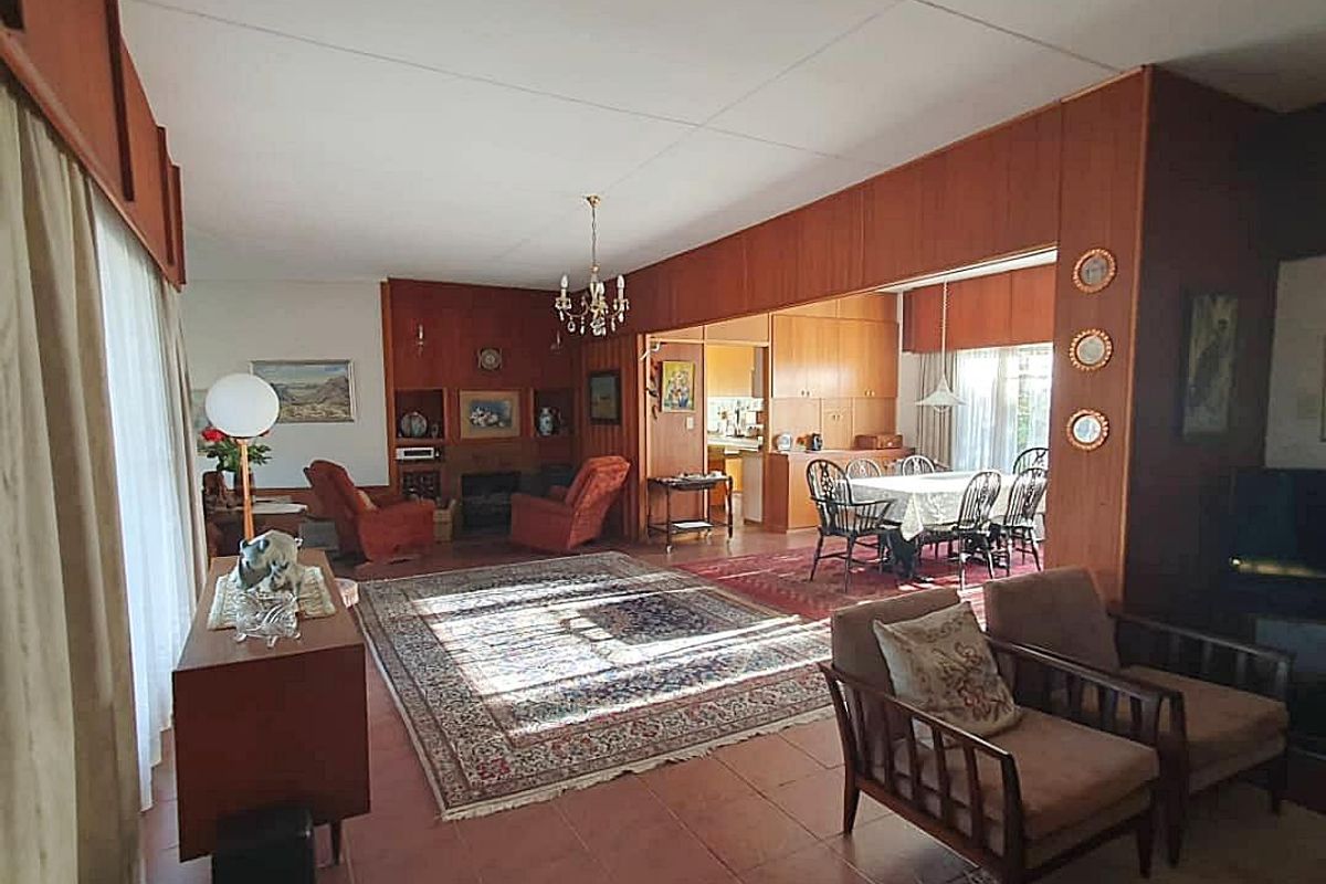 A refined family home for Sale – Klein Windhoek - Photo 3