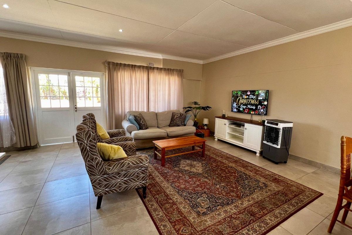 Newly renovated - Photo 2