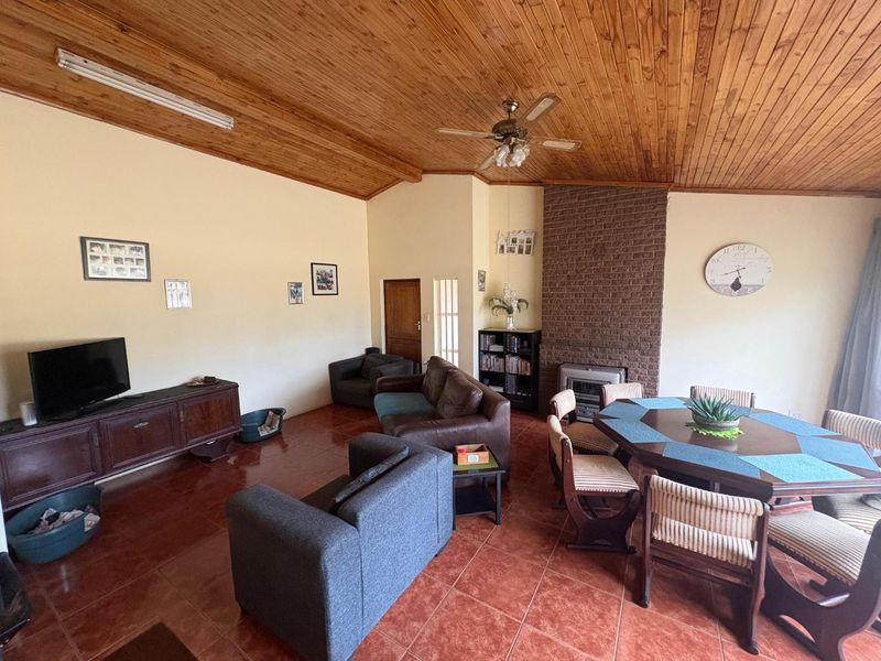 1.4ha Smallholding with Main Residence, Flatlet & Extensive Outbuildings - Photo 10
