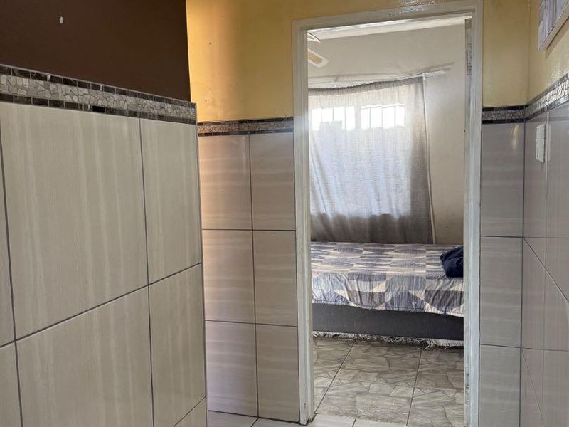 House for Sale Hochland Park Tauben Glen - Photo 3