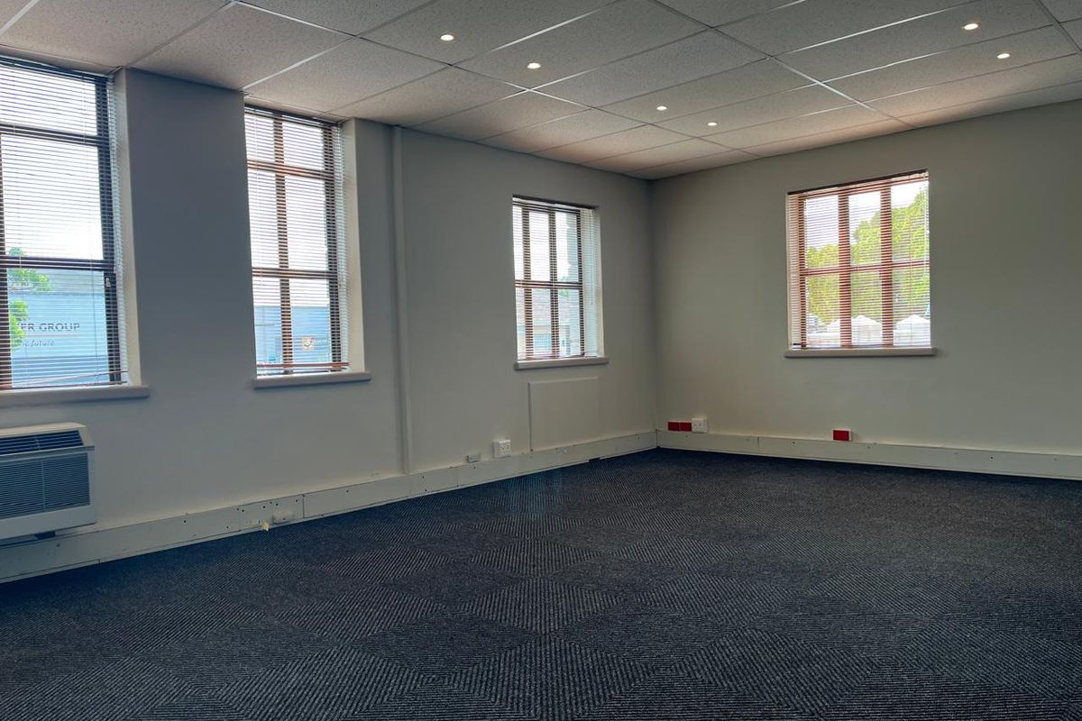 Ground Floor Offices within Secure Corporate Park! - Photo 5
