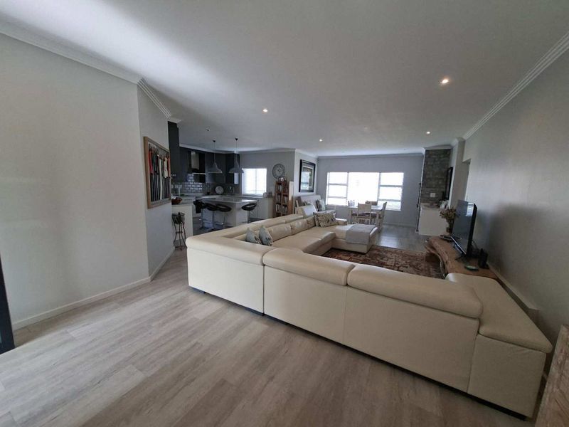 Exclusive retirement unit - Photo 6