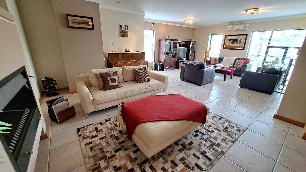 Lounge with fire place