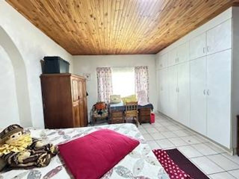Live, Farm, Entertain: Exclusive 8.5-Hectare Property - Photo 10
