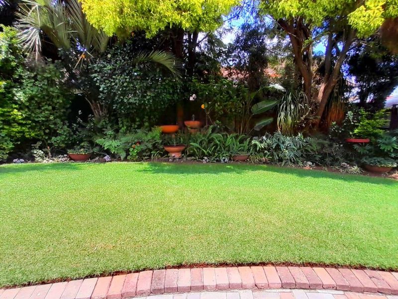 Stunning double story home - Photo 8