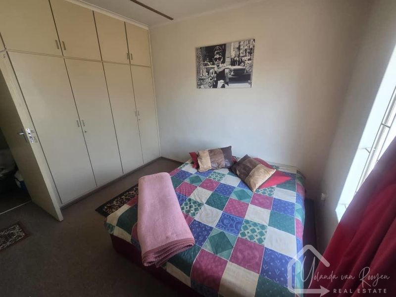 ONE-LEVEL HOME TO RENT - Photo 4