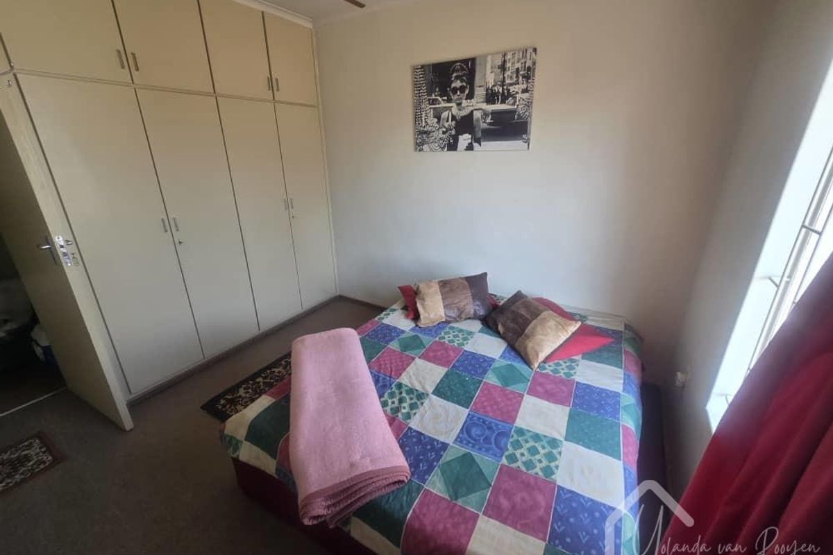 ONE-LEVEL HOME TO RENT - Photo 4