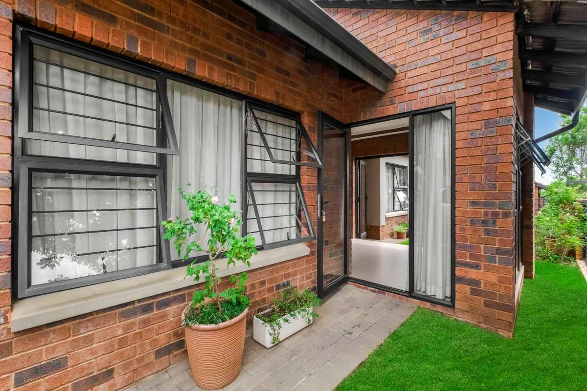 SINGLE-LEVEL LIVING IN THE SECURE CELEBRATION RETIREMENT VILLAGE - THIS CAN BE YOUR NEXT HAPPY PLACE - Photo 5