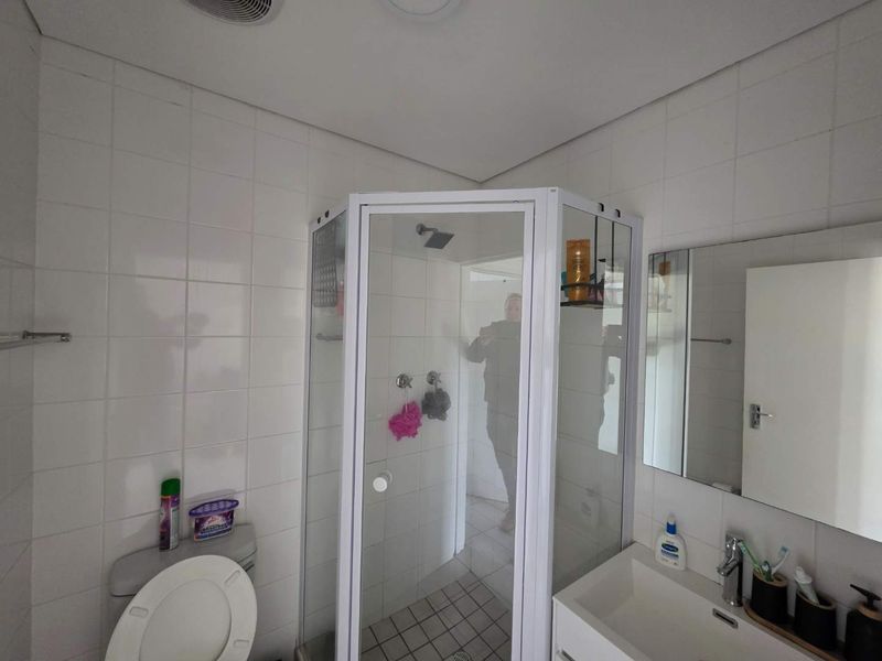 Beautifully renovated and furnished 2 Bed 1 Bath Apartment with Balcony - Photo 9