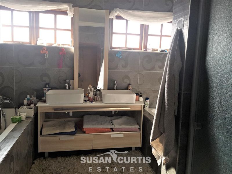 Family Home - Photo 9