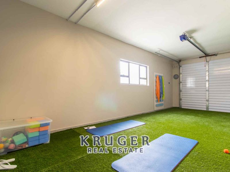 STUNNING VIEWS, AMAZING LOCATION! - Photo 7