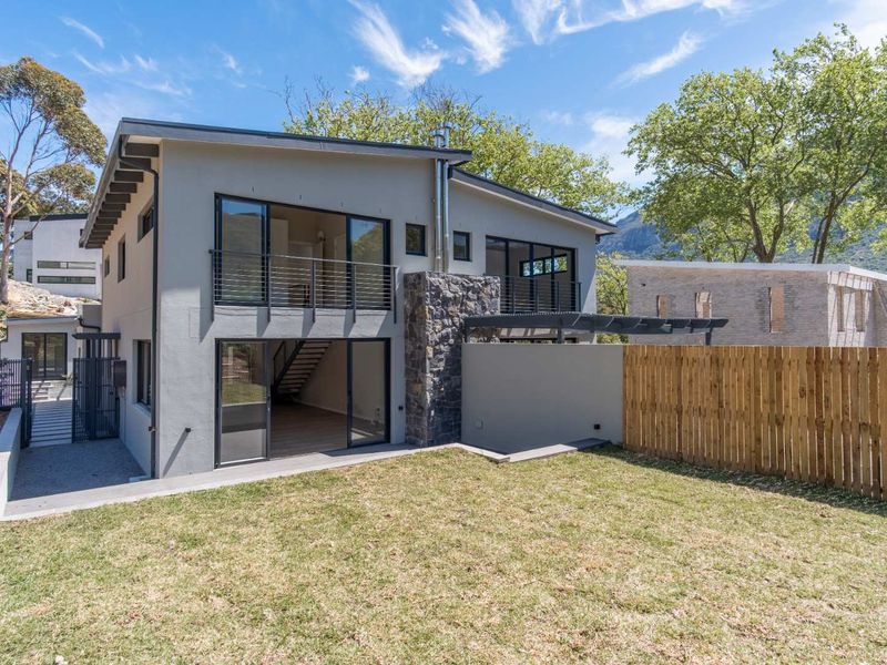 A Modern Masterpiece in a Prestigious Estate - Photo 10