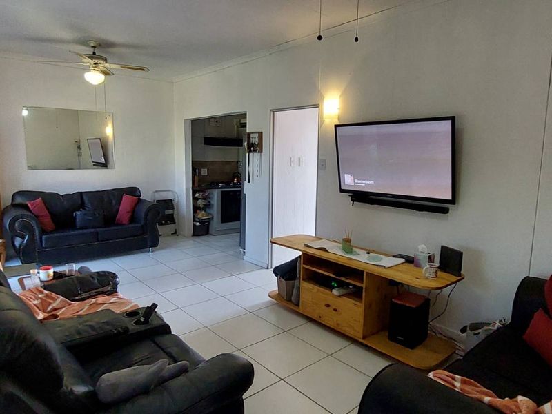 2 Bedroom Apartment in Albermarle - Photo 4