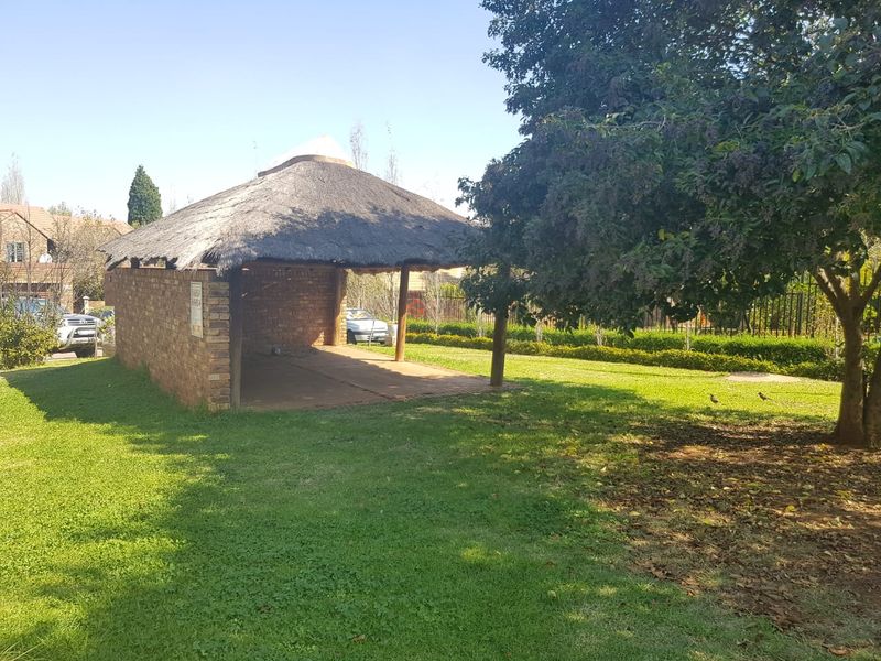 Exclusive Listed - Newly Renovated Duplex For Sale In Die Hoewes - Photo 1