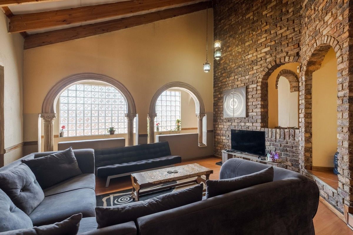 Seven bedroom home, large erf, loads of potential - Newlands - Photo 3