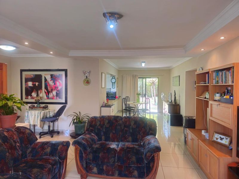 Modern Sandstone Home – Secure, Spacious & Family-Friendly - Photo 5