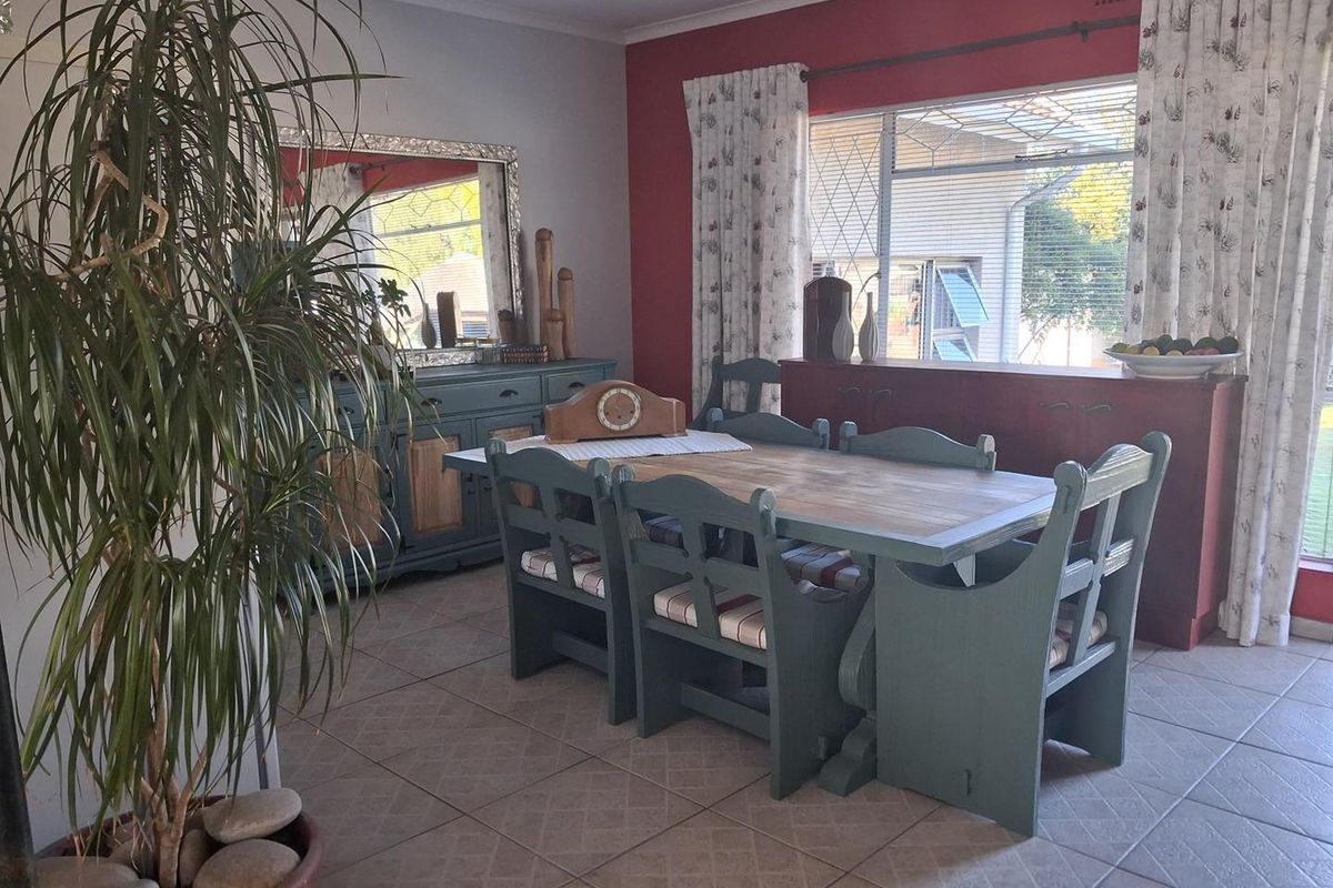 Large Family Home for sale - Photo 4