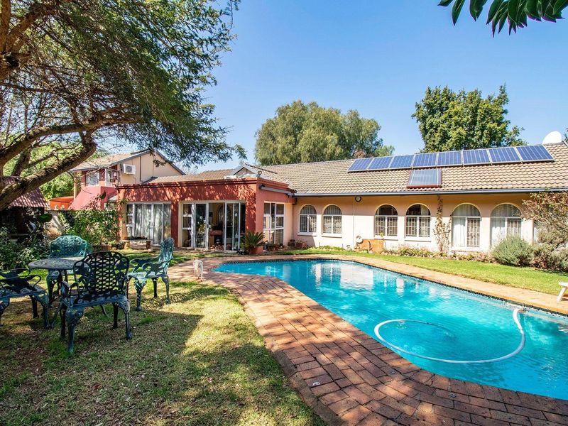 Expansive training lodge situated close to Grand Central Airport - Photo 3