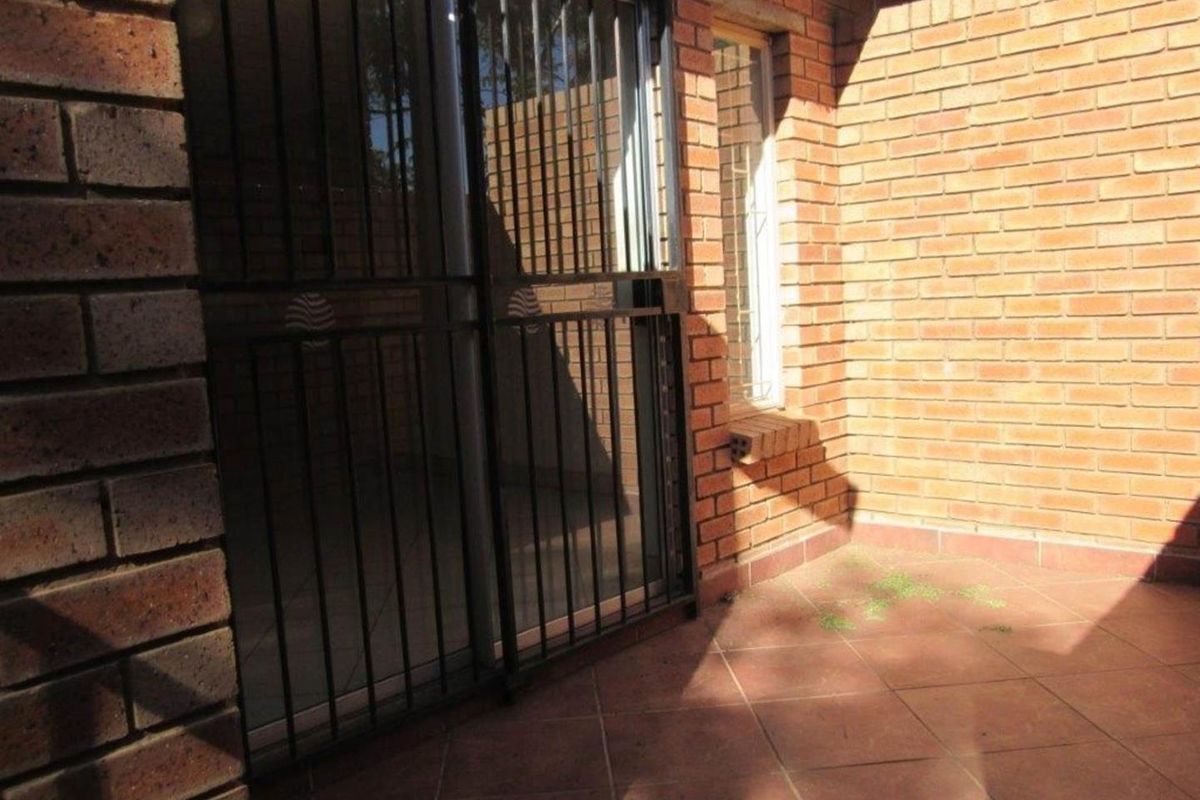 2 BEDROOM TOWNHOUSE TO RENT IN THERESAPARK - Photo 4