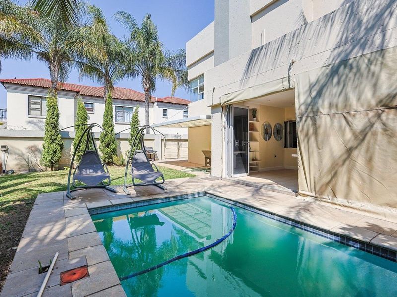 4 Bedroom For Rent - Photo 2