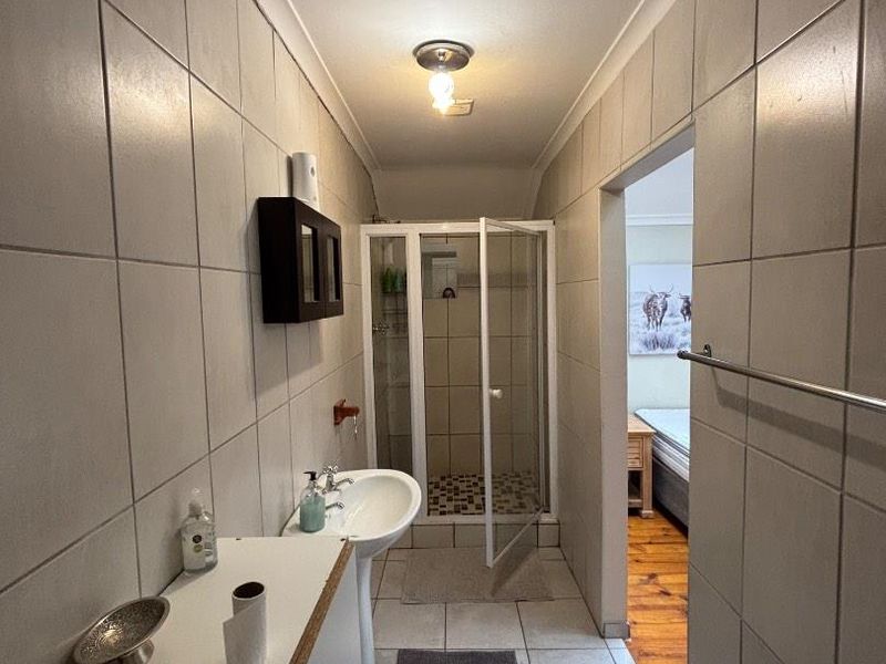 Modern 3-bedroom apartment offering strong rental returns in one of - Photo 10