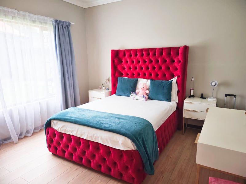 A spacious, stylish 4-bedroom home designed for comfortable modern living - Photo 5