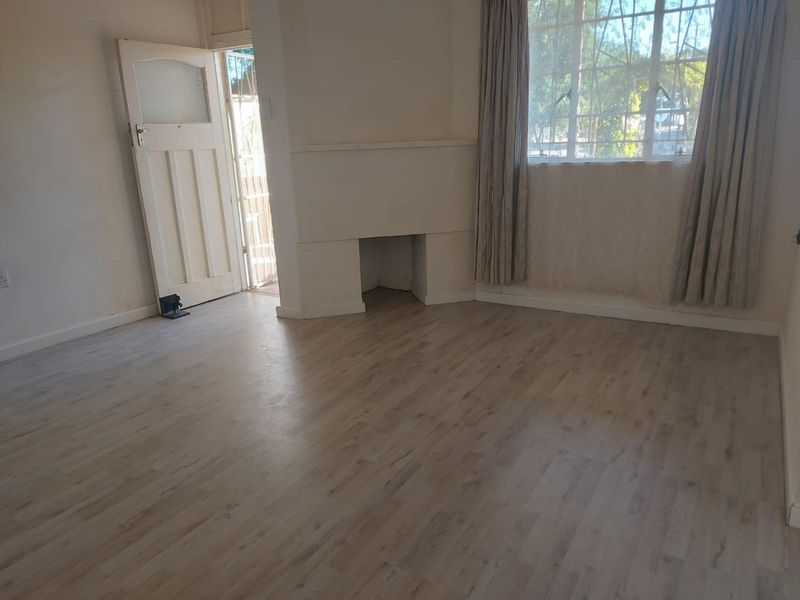 Perfect Blend of Living & Earning - 3 Bedroom House with Self-Contained Flat! - Photo 4