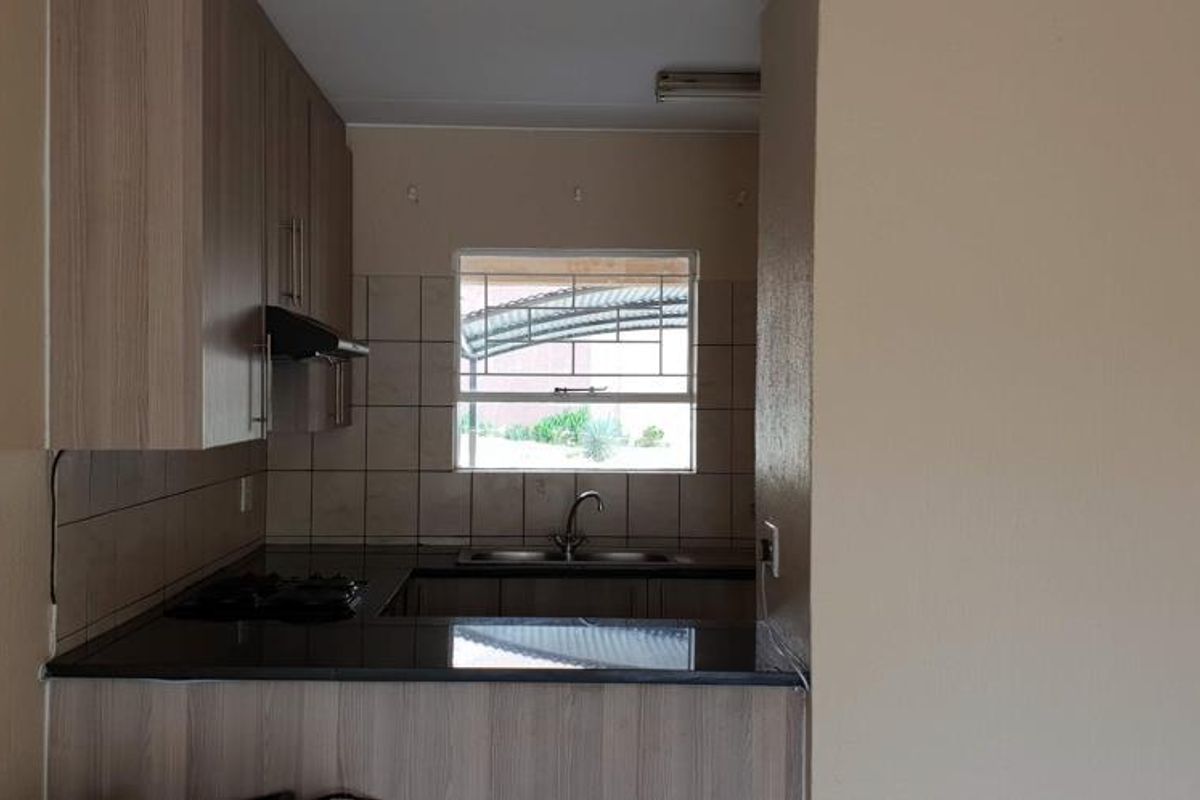 3 Bedroom Townhouse  in Vorna Valley - Photo 3