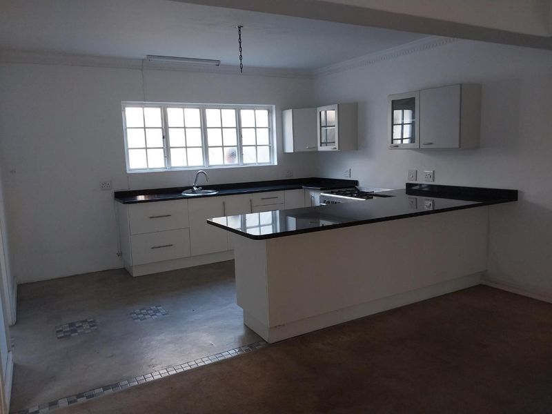 Well-Located 3-Bedroom Townhouse with Scope to Modernise - Photo 7