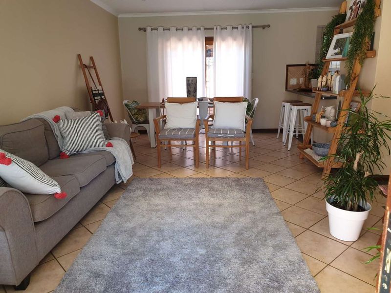 Neat and safe upmarked  2 bedroom townhouse in a double security Estate in in Boardwalk Meander B for Sale - Photo 3