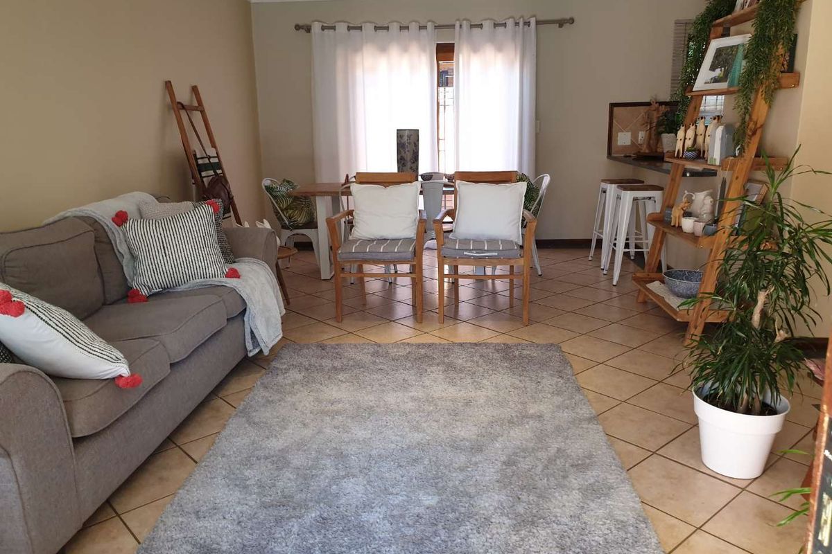 Neat and safe upmarked  2 bedroom townhouse in a double security Estate in in Boardwalk Meander B for Sale - Photo 3