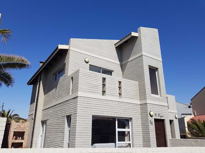 Property #2212665, Guest House For Sale in Long Beach