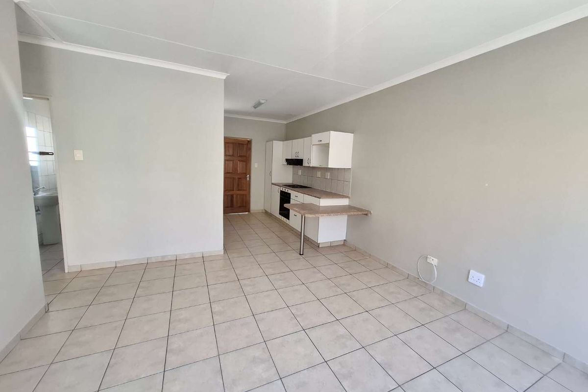 AFFORDABLE GEM IN PIONEERSPARK EXT 1 - Photo 4