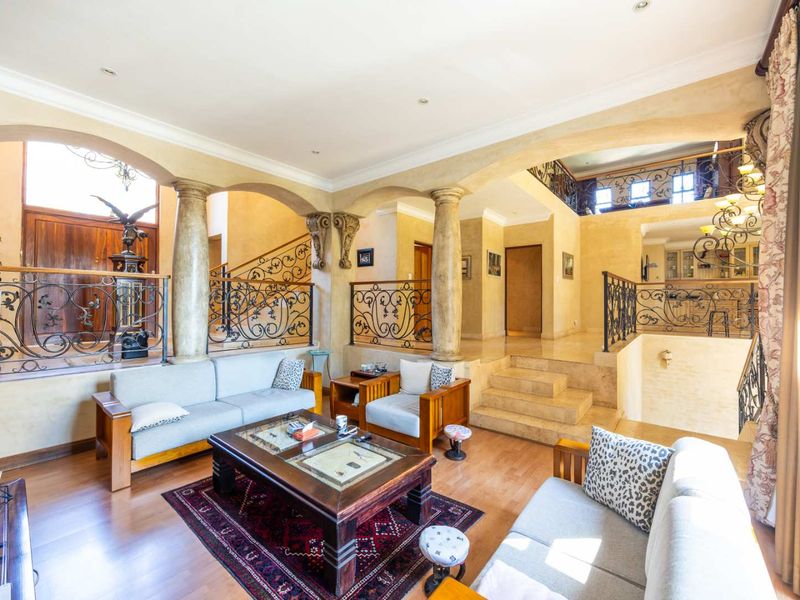 AN EXCEPTIONAL CONTEMPORARY MASTERPIECE OVERLOOKING THE LAKE & GOLF COURSE - Photo 10