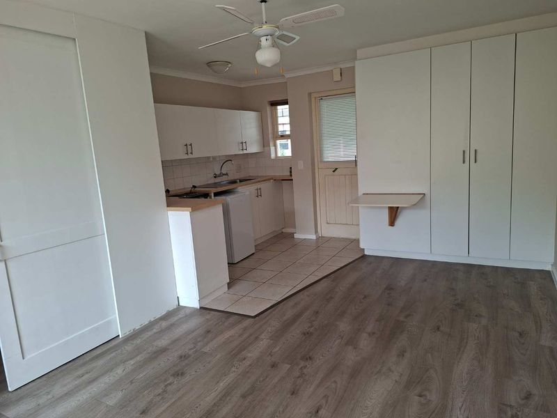 NEAT AS A PIN - Photo 3