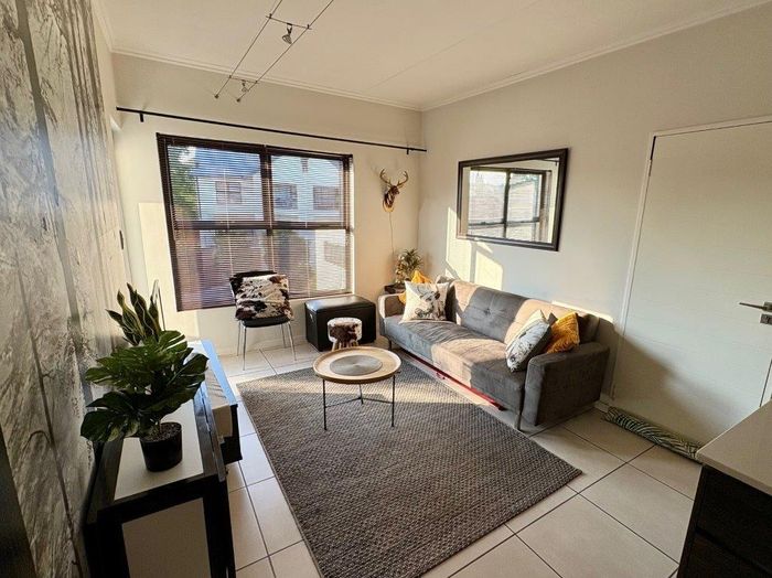 Property #2468404, Townhouse For Sale in Equestria