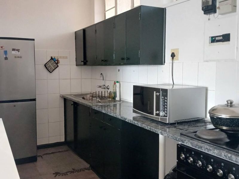 City Living: Cozy 3-Bed Apt Near Downtown for N$1.4M Excl Costs! - Photo 9