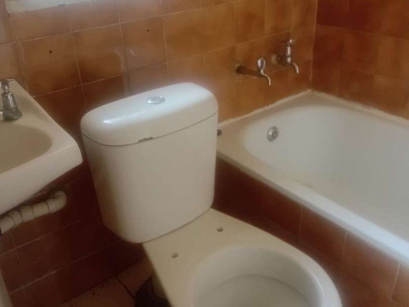 Ground floor two-bedroom flat to let in Benoni Central - Photo 4