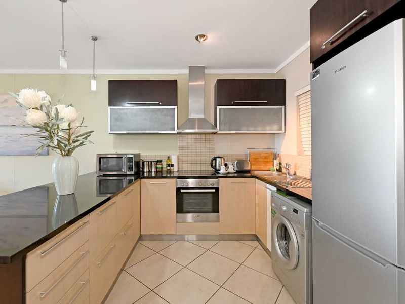 2-Bedroom Apartment in the Heart of Cape Town CBD - Photo 7