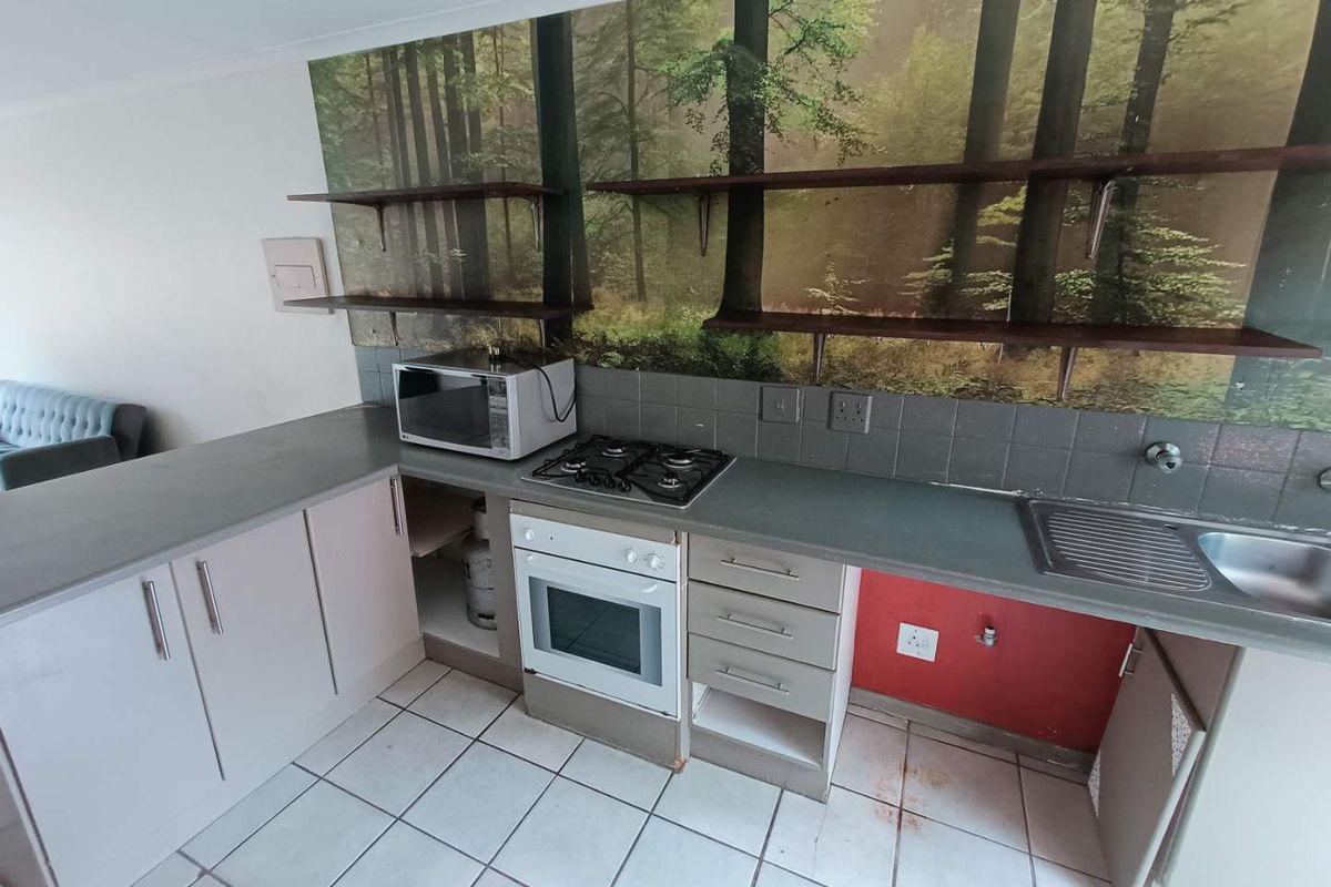 BEAUTIFUL TOWNHOUSE IN SECURE COMPLEX FOR SALE!!!! - Photo 3