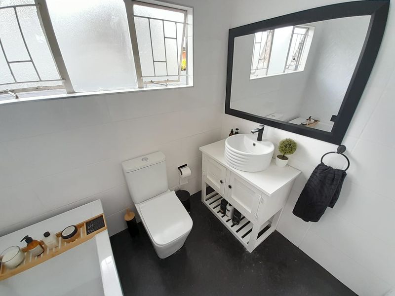 Astonishing estate ideally suited for a large family - Photo 8