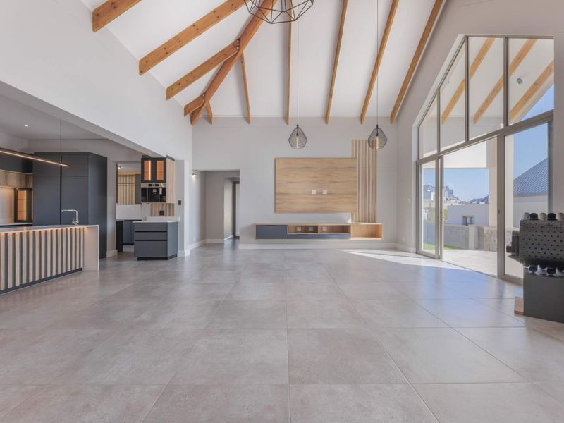 SPACIOUS AND WARM 4 BEDROOM FAMILY HOME IN KINGSWOOD GOLF ESTATE - Photo 10