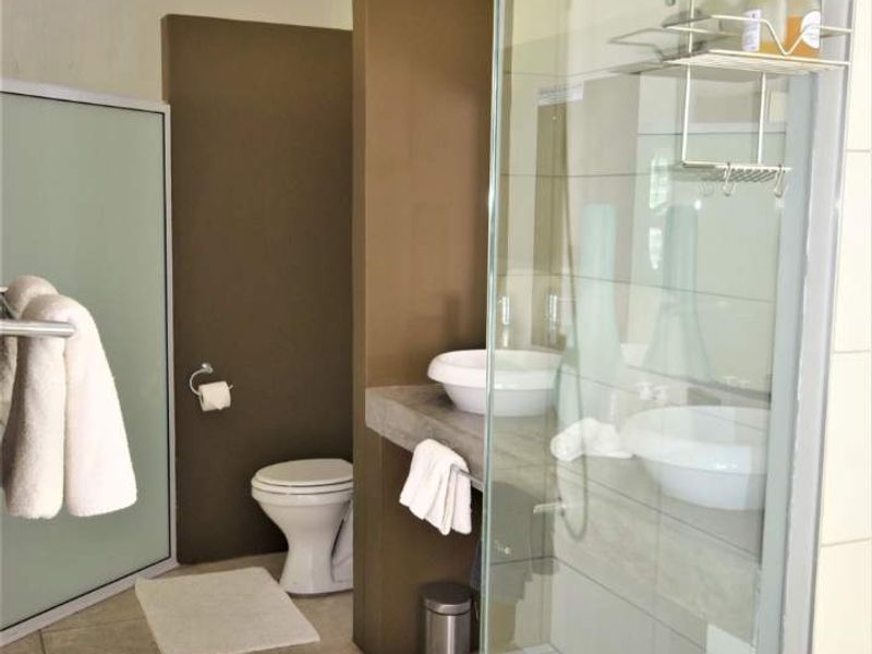 A GUEST HOUSE WITH SO MUCH APPEAL! - Photo 6